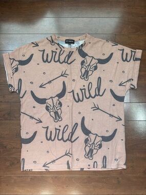Merigold Kiss - Wild Graphic Tee with Skull Print